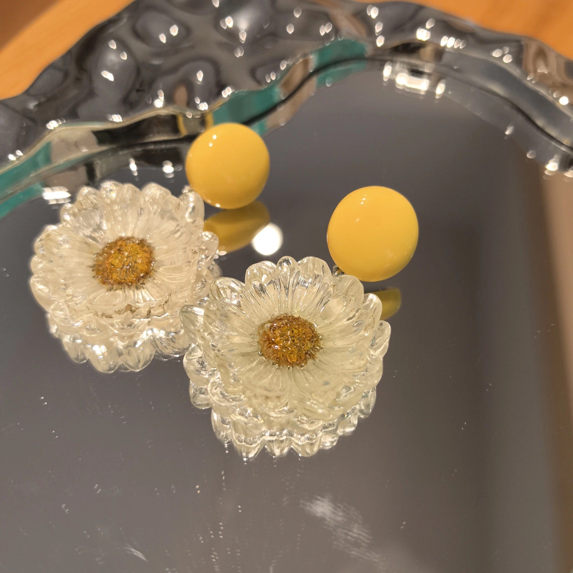 Wholesale Small fresh and cute preserved flower earrings